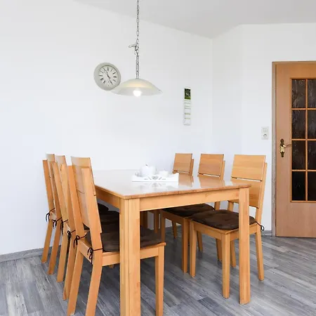 Auf Dem Klein Husums アパート