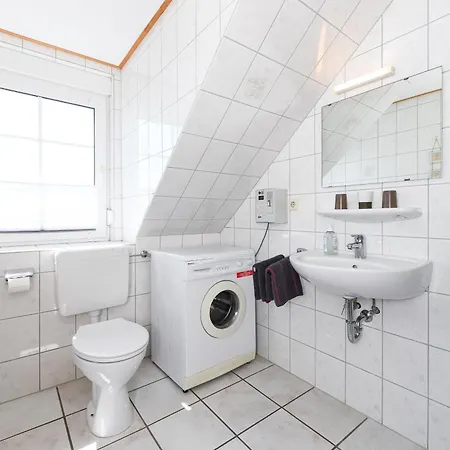 Auf Dem Klein Husums アパート *